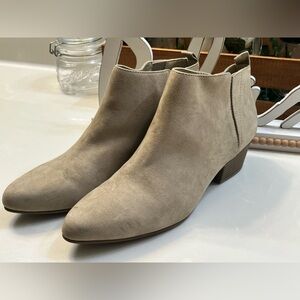 Old Navy Faux Suede Zip Up Bootie Size 9